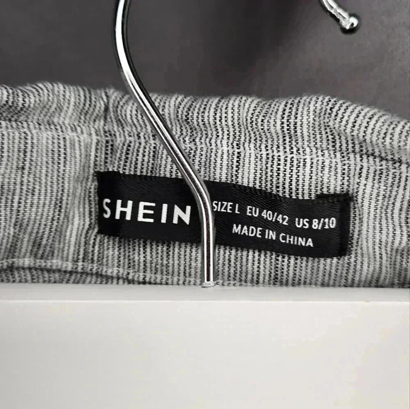 Women's  Lapel Collar Sleeveless Grey Blouse size Large - Picture 2 of 4